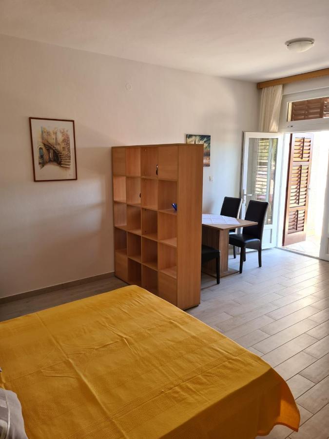 Guest House Jelsa Елса Экстерьер фото