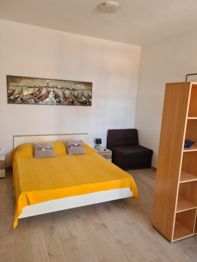 Guest House Jelsa Елса Экстерьер фото